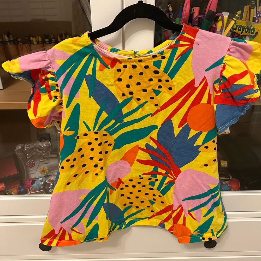 Beautiful colorful shirt by Brazilian brand, Fabula 10 🌸🌺🪻